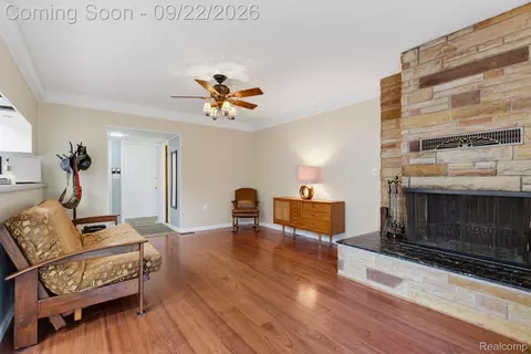 Living - 56600 North Ave, Macomb, MI 48042 photo 3 of 4
