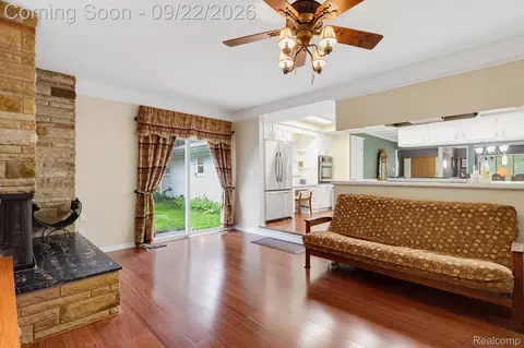 Living - 56600 North Ave, Macomb, MI 48042 photo 4 of 4