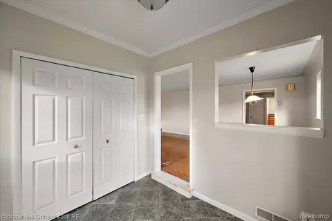Entry Way - 23786 Cushing Ave, Eastpointe, MI 48021 photo 2 of 2