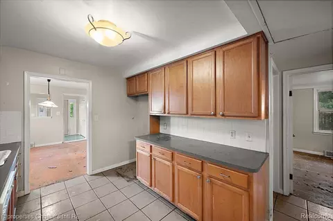 Kitchen - 23786 Cushing Ave, Eastpointe, MI 48021 photo 2 of 3