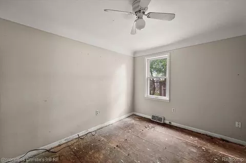 Bedroom - 23786 Cushing Ave, Eastpointe, MI 48021 photo 3 of 6