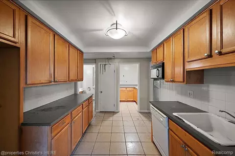 Kitchen - 23786 Cushing Ave, Eastpointe, MI 48021 photo 1 of 3