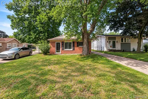 8031 N Silvery Ln, Dearborn Heights, MI 48127