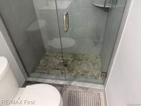 Bath - 46210 Jackson Dr, Macomb, MI 48044 photo 6 of 6