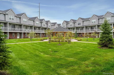 3971 Trailwaycommons Cir, Auburn Hills, MI 48326