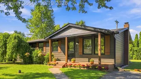 9120 Julia Ave, White Lake, MI 48386