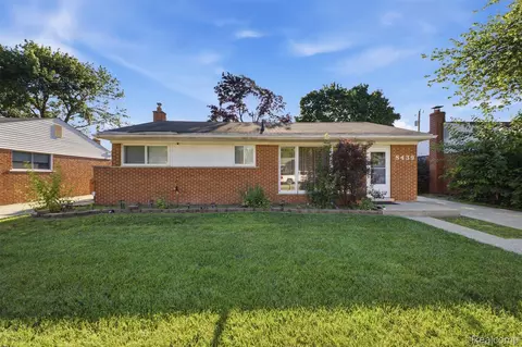 8439 Centralia St, Dearborn Heights, MI 48127