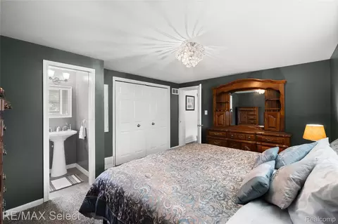 Bedroom - 8341 E Court St, Davison, MI 48423 photo 2 of 4