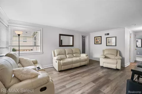 Entry Way - 8341 E Court St, Davison, MI 48423 photo 1 of 2