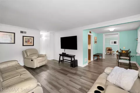 Entry Way - 8341 E Court St, Davison, MI 48423 photo 2 of 2