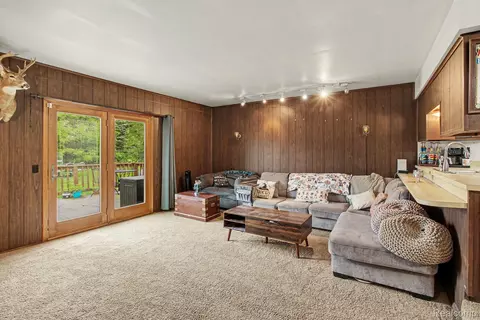 Living - 10066 Carpenter Rd, Flushing, MI 48433 photo 2 of 3