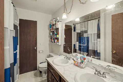 Bath - 10066 Carpenter Rd, Flushing, MI 48433 photo 1 of 2