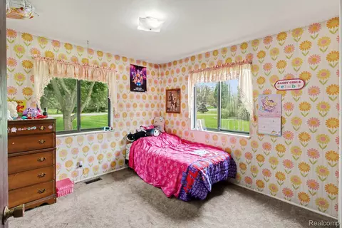 Bedroom - 10066 Carpenter Rd, Flushing, MI 48433 photo 2 of 4