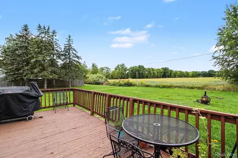 Exterior - 10066 Carpenter Rd, Flushing, MI 48433 photo 2 of 2