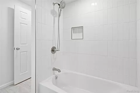 Bath - 8240 Hampton Rd, Grosse Ile, MI 48138 photo 2 of 5