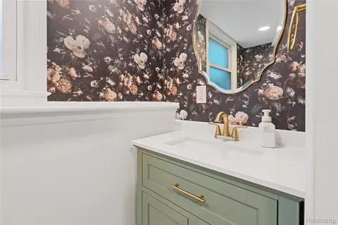 Bath - 8240 Hampton Rd, Grosse Ile, MI 48138 photo 5 of 5