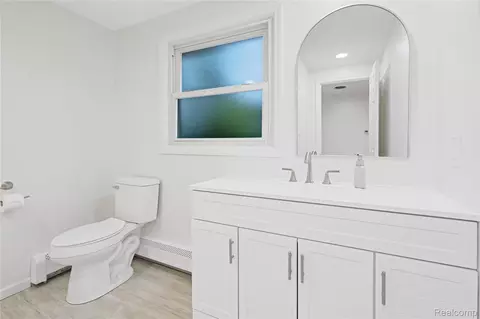 Bath - 8240 Hampton Rd, Grosse Ile, MI 48138 photo 1 of 5