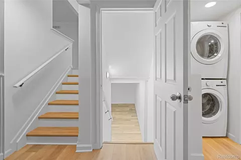 Entry Way - 8240 Hampton Rd, Grosse Ile, MI 48138 photo 5 of 5