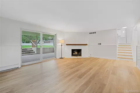 Living - 8240 Hampton Rd, Grosse Ile, MI 48138 photo 6 of 6