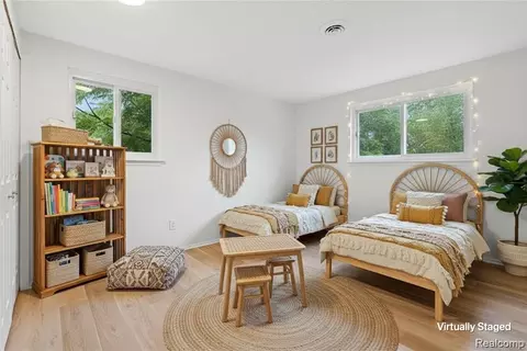Bedroom - 8240 Hampton Rd, Grosse Ile, MI 48138 photo 4 of 10