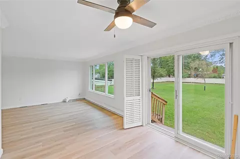 Living - 8240 Hampton Rd, Grosse Ile, MI 48138 photo 2 of 6