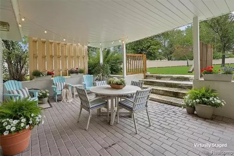 Exterior - 8240 Hampton Rd, Grosse Ile, MI 48138 photo 4 of 5