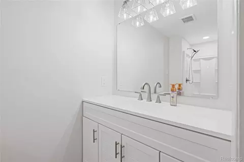 Bath - 8240 Hampton Rd, Grosse Ile, MI 48138 photo 3 of 5