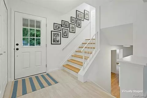 Entry Way - 8240 Hampton Rd, Grosse Ile, MI 48138 photo 1 of 5