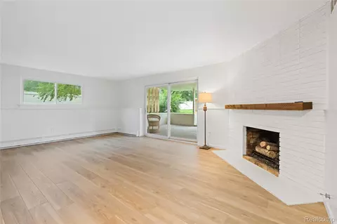 Living - 8240 Hampton Rd, Grosse Ile, MI 48138 photo 5 of 6