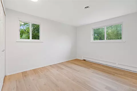 Bedroom - 8240 Hampton Rd, Grosse Ile, MI 48138 photo 5 of 10