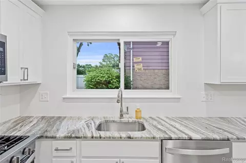 Kitchen - 8240 Hampton Rd, Grosse Ile, MI 48138 photo 2 of 3
