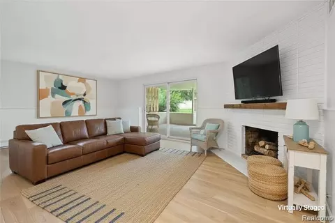Living - 8240 Hampton Rd, Grosse Ile, MI 48138 photo 4 of 6