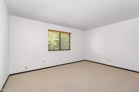 Bedroom - 29764 Farmbrook Villa Ln, Southfield, MI 48034 photo 4 of 4