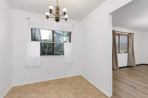 Dining - 29764 Farmbrook Villa Ln, Southfield, MI 48034 photo 2 of 2