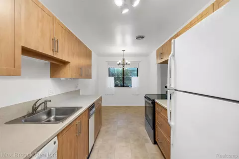 Kitchen - 29764 Farmbrook Villa Ln, Southfield, MI 48034 photo 1 of 3