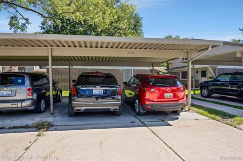 Exterior - 29764 Farmbrook Villa Ln, Southfield, MI 48034 photo 3 of 10