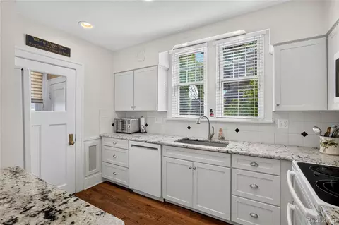 Kitchen - 1258 Bedford Rd, Grosse Pointe Park, MI 48230 photo 4 of 4