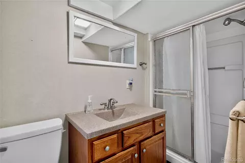 Bath - 1258 Bedford Rd, Grosse Pointe Park, MI 48230 photo 3 of 3