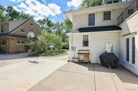 Exterior - 1258 Bedford Rd, Grosse Pointe Park, MI 48230 photo 5 of 9