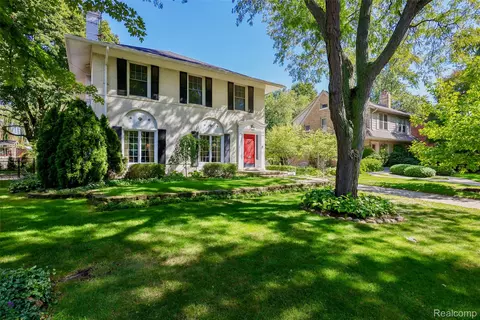 Exterior - 1258 Bedford Rd, Grosse Pointe Park, MI 48230 photo 3 of 9
