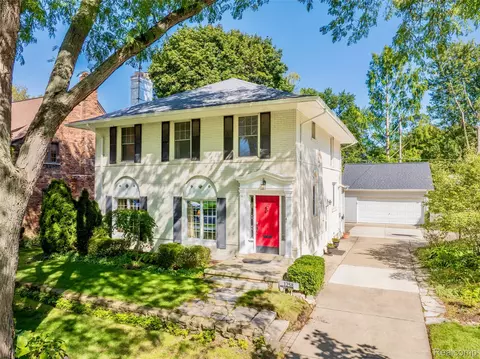 1258 Bedford Rd, Grosse Pointe Park, MI 48230