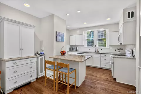 Kitchen - 1258 Bedford Rd, Grosse Pointe Park, MI 48230 photo 1 of 4
