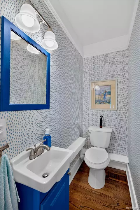 Bath - 1258 Bedford Rd, Grosse Pointe Park, MI 48230 photo 1 of 3