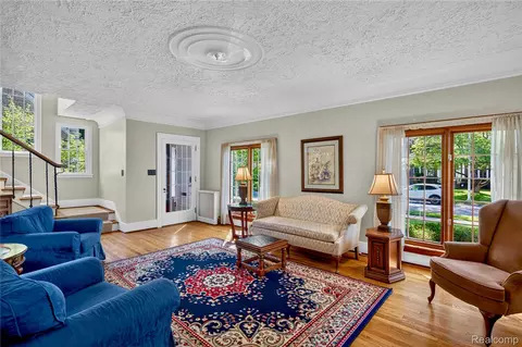 Living - 1258 Bedford Rd, Grosse Pointe Park, MI 48230 photo 2 of 3