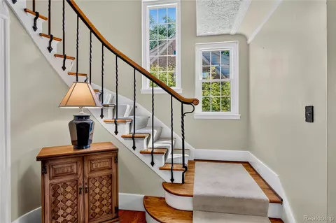 Entry Way - 1258 Bedford Rd, Grosse Pointe Park, MI 48230 photo 2 of 3
