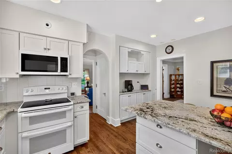 Kitchen - 1258 Bedford Rd, Grosse Pointe Park, MI 48230 photo 3 of 4