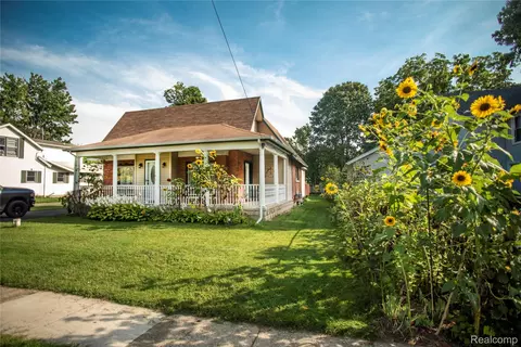 Exterior - 131 E Washington St, Dimondale, MI 48821 photo 12 of 14