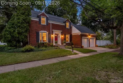 27250 Santa Barbara Dr, Lathrup Village, MI 48076