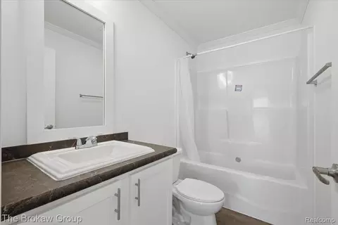Bath - 4426 Maple Leaf Trl, Flint, MI 48506 photo 2 of 2