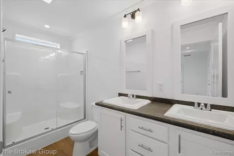 Bath - 4426 Maple Leaf Trl, Flint, MI 48506 photo 1 of 2